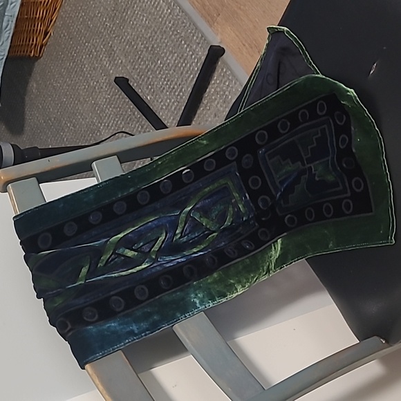 🎉 SALE 🎉 DANIER Scarf - Picture 1 of 5